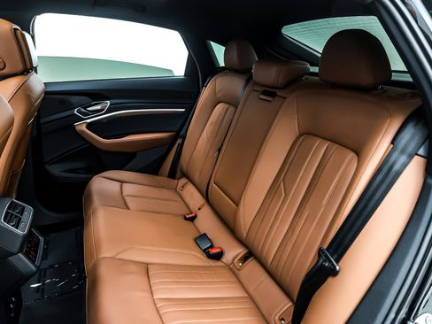 Used 2022 Audi e-tron Premium image 8