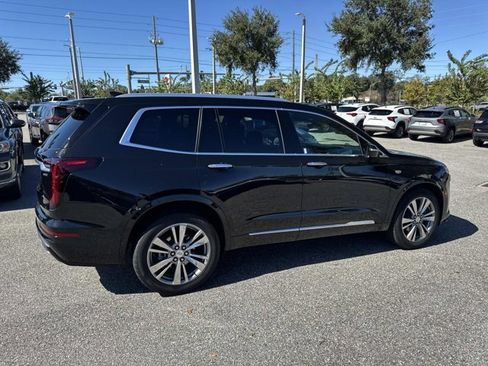 Used 2024 Cadillac XT6 Premium Luxury image 2