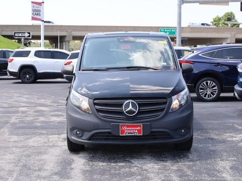 Used 2023 Mercedes-Benz Metris Passenger image 4