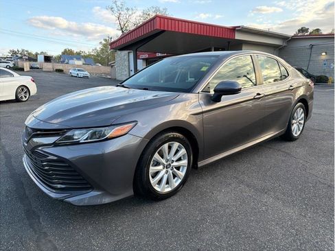 Used 2019 Toyota Camry LE image 3