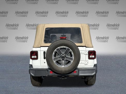 Used 2019 Jeep Wrangler Unlimited Sahara image 8