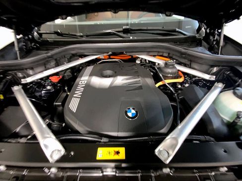 New 2026 BMW X5 xDrive50e image 16