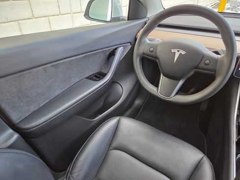 Used 2020 Tesla Model Y Long Range image 29