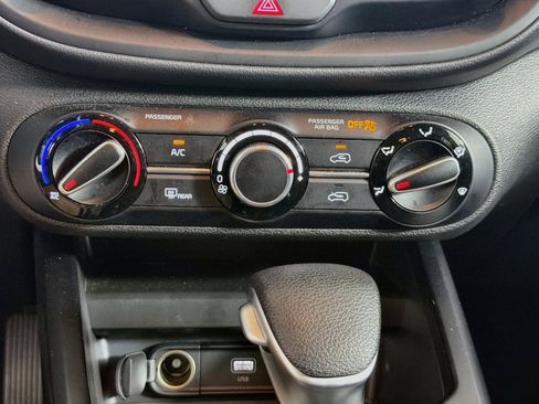 Used 2025 Kia Soul LX w/ LX Technology Package FWD image 22