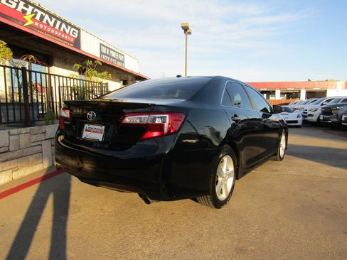 Used 2013 Toyota Camry L image 4
