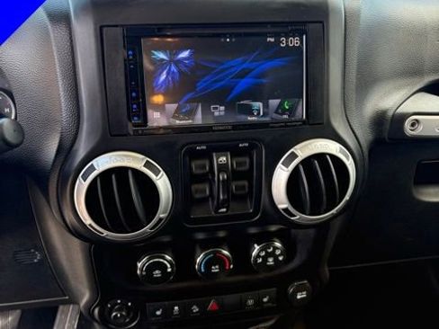 Used 2013 Jeep Wrangler Unlimited Sahara w/ Dual Top Group AWD/4WD image 21