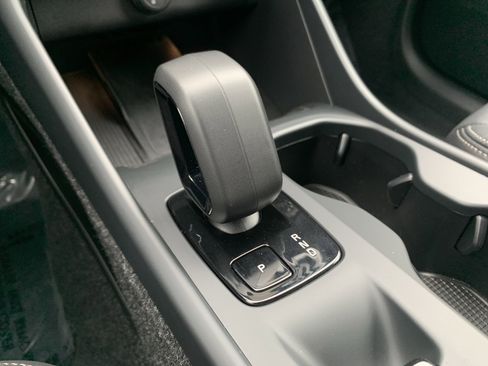 Used 2025 Volvo XC40 B5 Core image 26