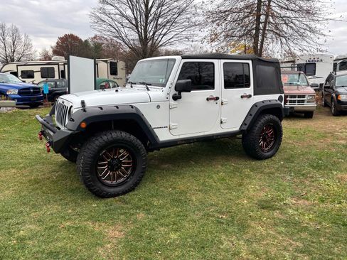 Used 2016 Jeep Wrangler Unlimited Sahara image 16