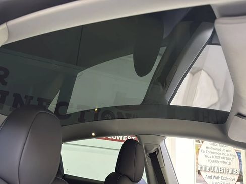 Used 2024 Tesla Model Y Long Range AWD/4WD image 17