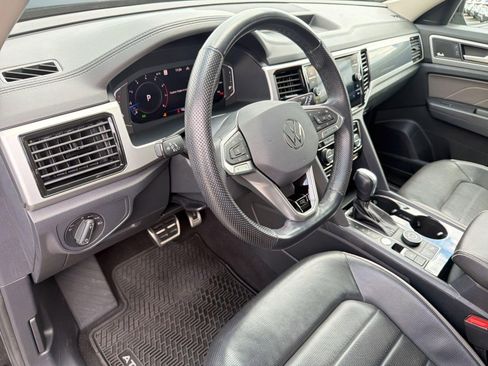 Used 2023 Volkswagen Atlas SEL Premium AWD/4WD image 4