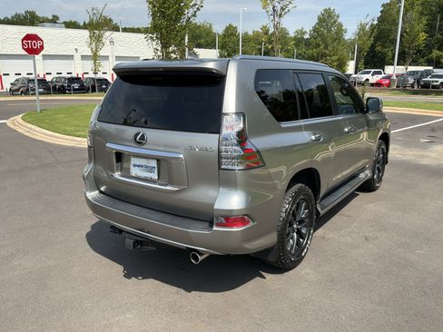 Used 2022 Lexus GX 460 Premium w/ Premium Package AWD/4WD image 10