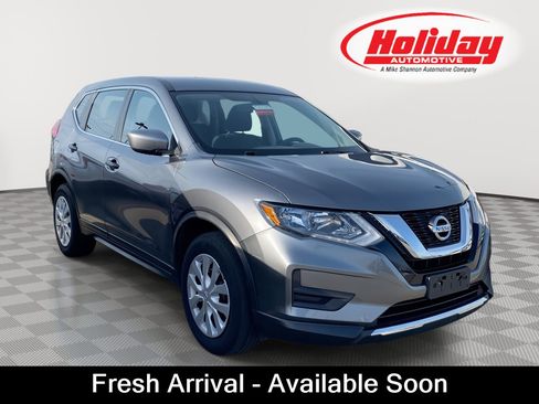 Used 2017 Nissan Rogue S image 1