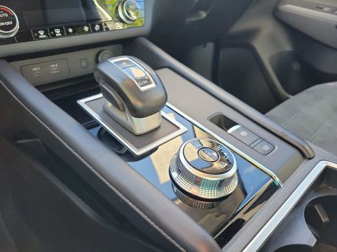 Used 2024 Mitsubishi Outlander SE image 37