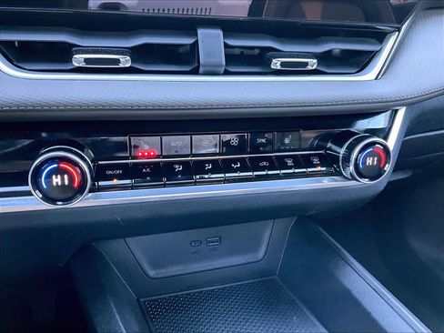 Used 2025 Chevrolet Equinox LT w/ Convenience Package II image 26