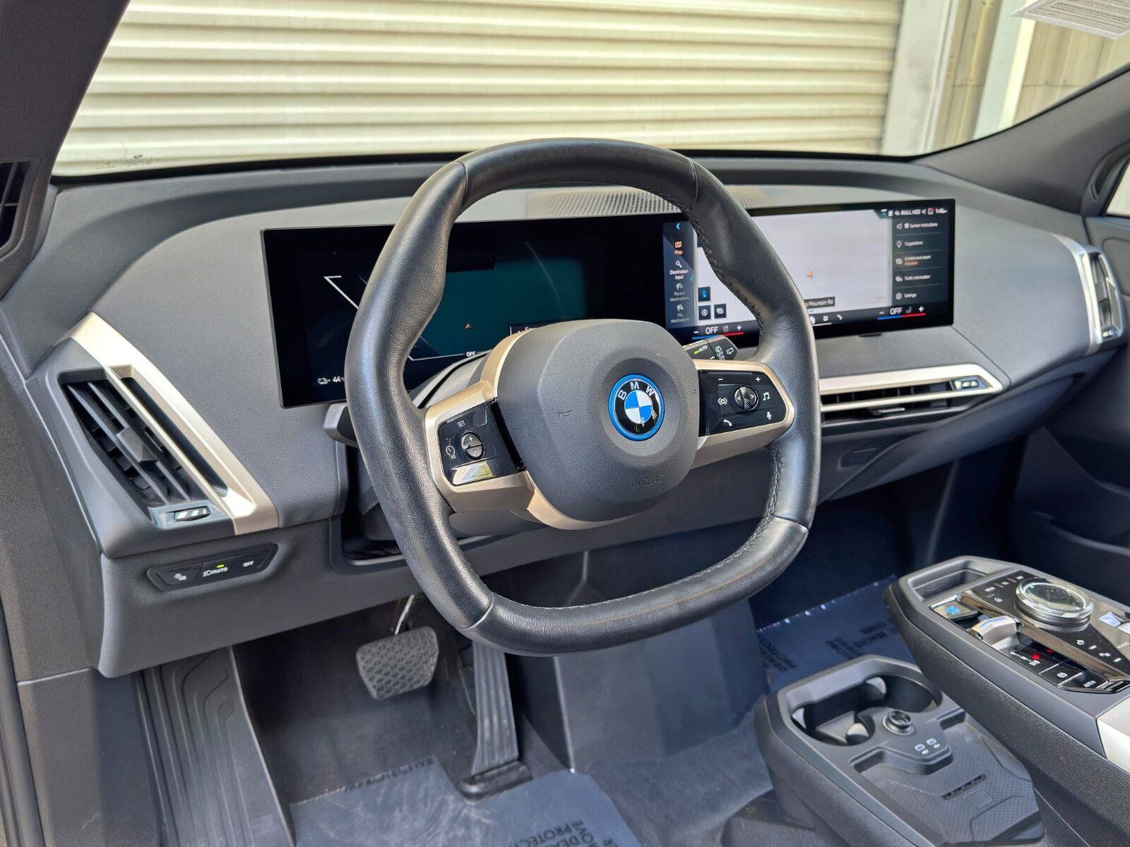 Used 2025 BMW iX xDrive50 AWD/4WD image 13