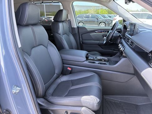 Certified 2025 Honda Pilot Touring image 24