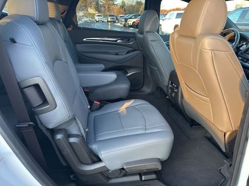 Used 2023 Buick Enclave Essence image 25