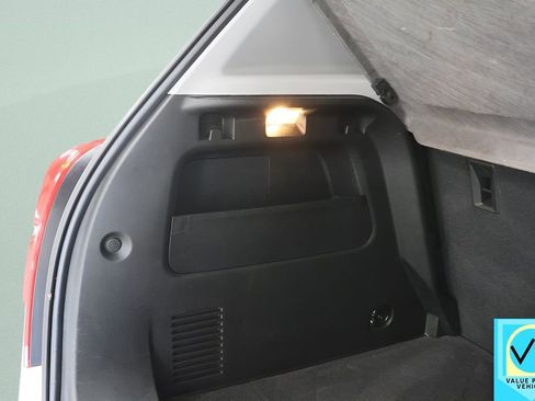 Used 2020 Chevrolet Trax LT w/ Sun & Sound Package image 28