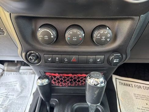 Used 2017 Jeep Wrangler Unlimited Rubicon AWD/4WD image 23