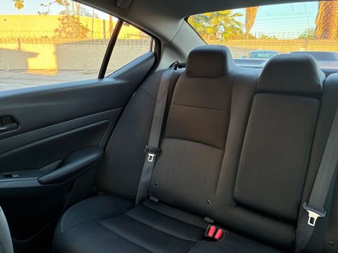 Used 2025 Nissan Altima 2.5 SV FWD image 40