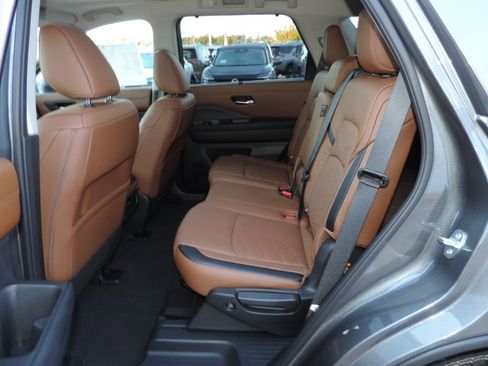 New 2025 Nissan Pathfinder Platinum w/ Cargo Package image 19