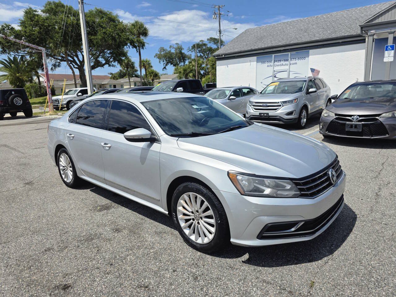 Used 2017 Volkswagen Passat 1.8T SE FWD image 2