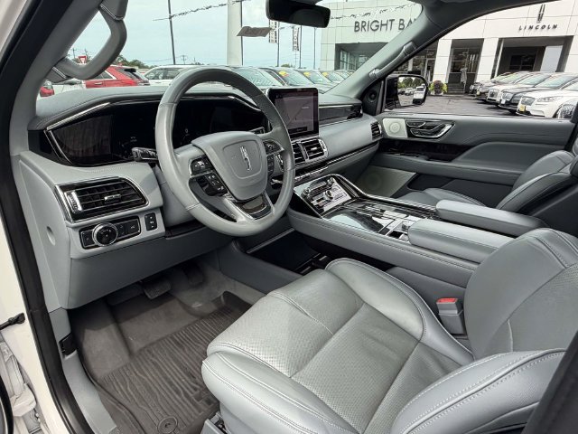 Used 2018 Lincoln Navigator Reserve w/ Technology Package AWD/4WD image 10