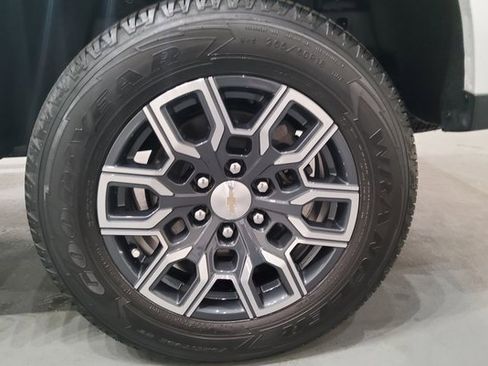 Used 2024 Chevrolet Colorado LT w/ LT Convenience Package III image 39