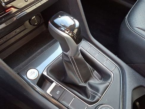 Certified 2023 Volkswagen Tiguan SE image 22