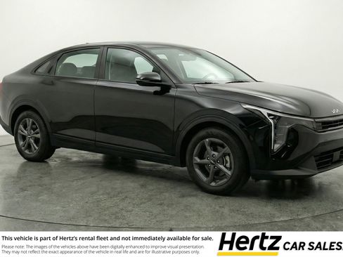 Used 2025 Kia K4 LXS image 1