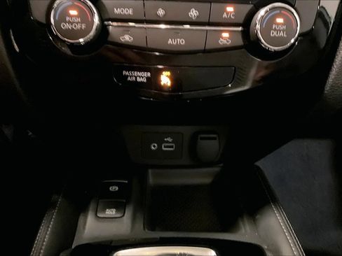 Used 2020 Nissan Rogue SL image 37