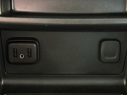 Used 2022 Chevrolet Colorado W/T RWD image 34