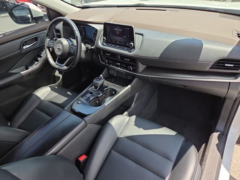 Used 2023 Nissan Rogue SV w/ SV Premium B Package FWD image 16