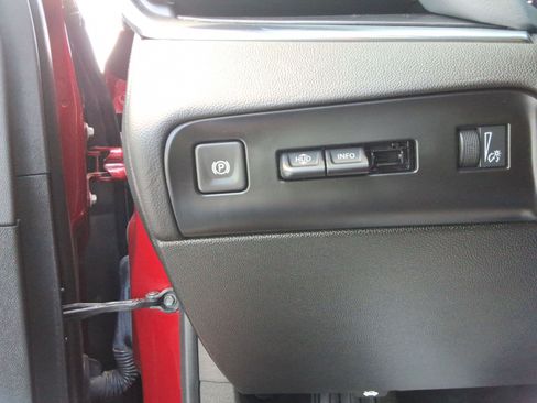 Used 2024 Buick Enclave Premium AWD/4WD image 19