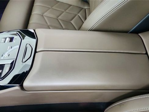 Used 2025 BMW 540i xDrive image 51