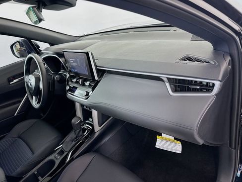Used 2025 Toyota Corolla Cross XSE image 30