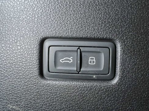 Used 2022 Audi Q8 Premium Plus w/ Premium Plus Package image 16