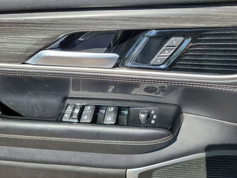Used 2024 Jeep Wagoneer Series II w/ Flexible Seating Group AWD/4WD image 30