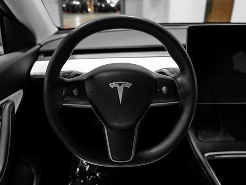 Used 2022 Tesla Model Y Long Range image 18