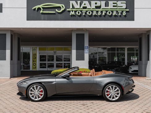 Used 2019 Aston Martin DB11 Volante image 22