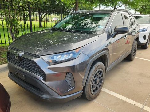 Used 2020 Toyota RAV4 LE FWD image 1