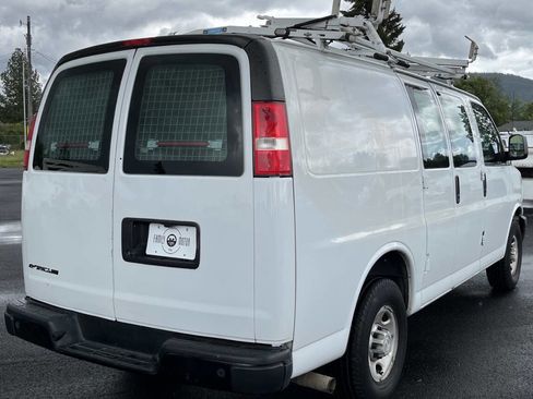 Used 2018 Chevrolet Express 2500 w/ Driver Convenience Package RWD image 5
