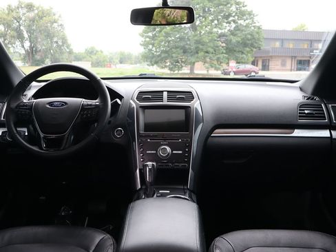 Used 2018 Ford Explorer Limited AWD/4WD image 16