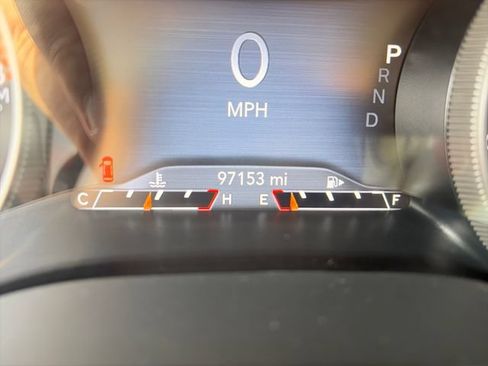 Used 2019 Jeep Cherokee Limited w/ Luxury Group FWD image 16