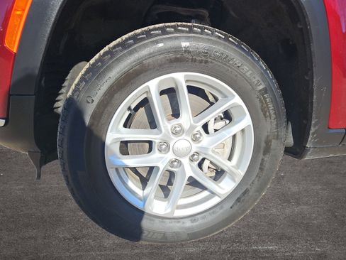 Used 2023 Jeep Grand Cherokee L Laredo w/ Luxury Tech Group I image 33