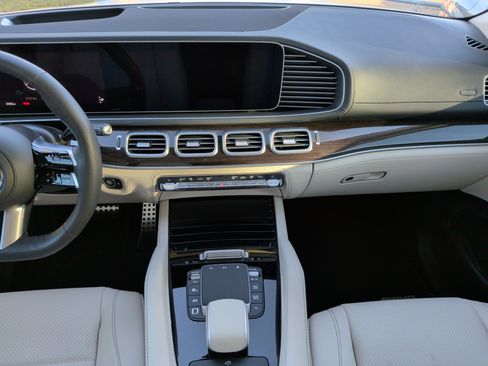 Used 2025 Mercedes-Benz GLS 450 4MATIC image 36