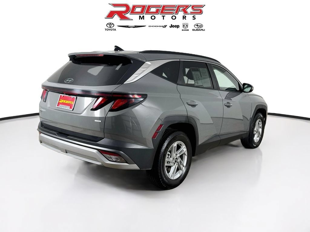 Used 2025 Hyundai Tucson SEL AWD/4WD image 13