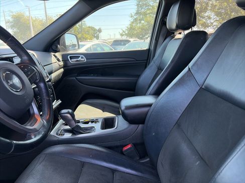 Used 2019 Jeep Grand Cherokee Altitude RWD image 12