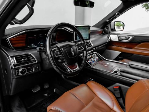 Used 2021 Lincoln Navigator Reserve AWD/4WD image 3