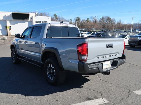 Used 2019 Toyota Tacoma TRD Off-Road image 8